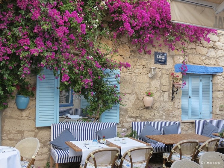 Tuval Alaçatı – Cadde Restoranı & Bistro Dekorasyonu